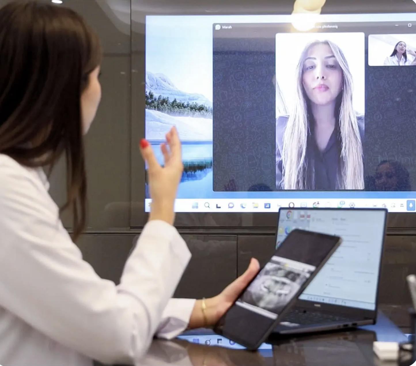 Qualident clinician reviewing digital scans with a patient