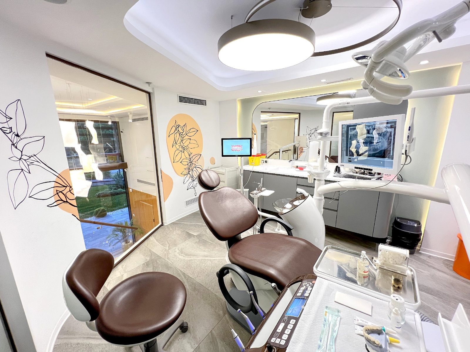 Qualident treatment room with digital technology